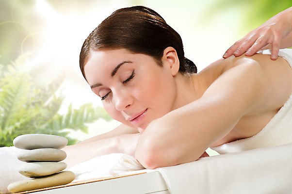 포토 JPG 해외이미지 백인 라이프스타일 손 여자 꽃 감정 얼굴 백그라운드 신체 자연 건강 한명 성인 빛 쌓기 스파 화목 목욕 화장품 신선 씻기 소프트포커스 누드 피부 크림 순수 피부관리 보케 아로마 내추럴 돌봄 블러 치유 해외202004 해외202105 해외포토 서양인 식물 1 컨셉 모션 촬영기법 사람 생활 신체부위 뷰티 청결 생태계 파일형식