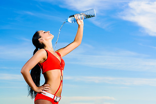 포토 JPG 해외이미지 손 여자 음식 실내 건강 한명 사람 물 활발 거품 마시기 신선 잡기 입 떨어짐 수분 시원함 플라스틱 갈증 가득함 순수 묘사 만족 상쾌 각도 가스 재활용품 바이탈 해외202004 해외202105 해외포토 자연요소 1 감정 컨셉 모션 재질 내부 신체부위 재활용 파일형식