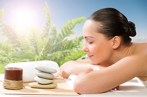 포토 JPG 해외이미지 백인 라이프스타일 손 여자 꽃 감정 얼굴 백그라운드 신체 자연 건강 한명 성인 빛 쌓기 스파 화목 목욕 화장품 신선 씻기 소프트포커스 누드 피부 크림 순수 피부관리 보케 아로마 내추럴 돌봄 블러 치유 해외202004 해외202105 해외포토 서양인 식물 1 컨셉 모션 촬영기법 사람 생활 신체부위 뷰티 청결 생태계 파일형식