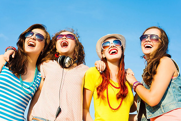 포토 JPG 해외이미지 백인 라이프스타일 커플 응시 여자 남자 행복 얼굴 음악 포옹 기념 아이디어 웃음 사람 소년 여러명 성인 야외 여름 파란색 친구 청춘 햇빛 태양 파티 일몰 우정 기쁨 에너지 축하 표현 춤 뜨거움 4 그룹 시원함 흥분 해외202004 해외202105 해외포토 자연요소 서양인 시선 계절 감정 어린이 컬러 다수 컨셉 관계 안기 문화예술 표정 이벤트 생활 신체부위 숫자 노을 파일형식