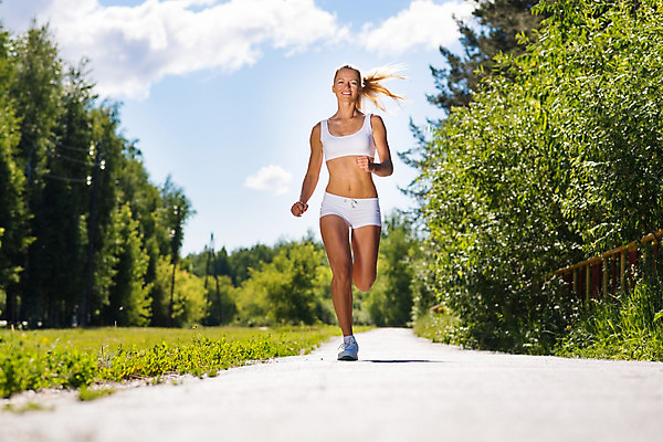 포토 JPG 해외이미지 모양 백인 라이프스타일 여자 행복 스포츠 포즈 백그라운드 신발 이동 신체 모션 자연 하늘 건강 한명 사람 풍경 성인 야외 여름 파란색 달리기 조깅 운동 연습 마라톤 달리기선수 양발 혼자 카피스페이스 해외202004 해외202105 해외포토 서양인 1 계절 감정 컬러 컨셉 경기 생활 공백 육상스포츠 생태계 육상선수 파일형식