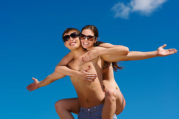 포토 JPG 해외이미지 백인 구름 커플 공원 여자 남자 행복 백그라운드 가족 관계 포옹 자연 하늘 남편 사랑 한명 미소 웃음 사람 성인 야외 여름 파란색 섹시 검은색 기쁨 낭만 자유 신혼여행 비치웨어 해외202004 해외202105 해외포토 자연요소 서양인 1 옷 계절 공공시설 감정 컬러 결혼 컨셉 안기 표정 생태계 파일형식