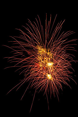 포토 JPG 해외이미지 기념일 행복 꽃다발 백그라운드 크리스마스 하늘 불 추상 휴가 새로움 기념 폭죽 불꽃놀이 기술 이벤트 사람없음 파란색 빛 컬러풀 파티 검은색 축제 어둠 축하 야간 폭발 그림 쇼 경례 파열 독립 땅바닥 화상 해외202004 해외202105 해외포토 자연요소 꽃 감정 컬러 컨셉 무늬 놀이 바닥 인사 상처 파일형식