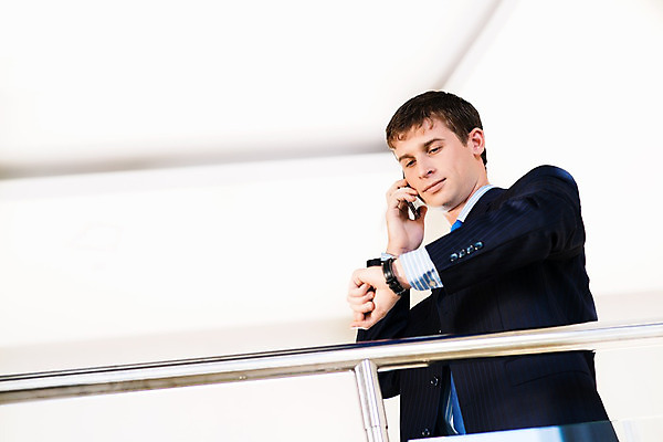 포토 JPG 해외이미지 백인 직업 응시 남자 시계 여행 비즈니스 CEO 사업가 성공 아침 넥타이 친절 주택 실내 한명 사람 정장 성인 사무실 회색 시간 업무 비즈니스맨 도착 가득함 집중 손목시계 동료 컨설턴트 경영자 폴더 재촉 경영 단절 떠남 마감 셀룰러 해외202004 해외202105 해외포토 주간 서양인 1 시선 잡화 옷 컬러 컨셉 장신구 관계 모션 내부 건물 작업 직장인 전문직 상담 리더 파일 파일형식