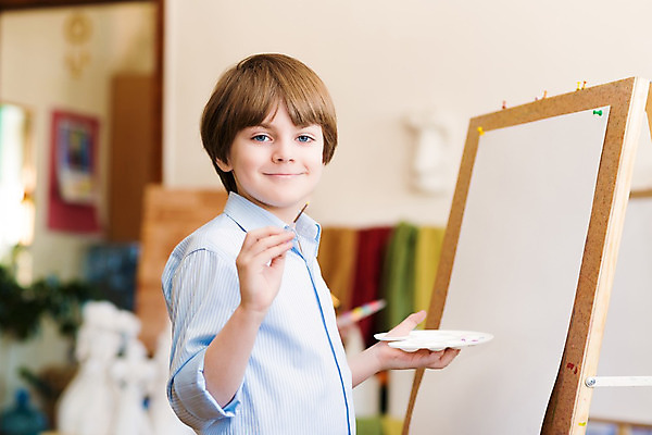 포토 JPG 해외이미지 백인 교육 행복 어린이 교실 학교 가족 수업 실내 창조 미술 한명 소년 취미 내부 학습 강사 교사 페인트 유치원 놀이방 육아 잡기 붓 그리기 그룹 클럽 그림 예술가 페인트붓 화가 개발 돌봄 초보 헬프 해외202004 해외202105 해외포토 서양인 직업 1 남자 감정 관계 모션 문화예술 사람 도움 파일형식