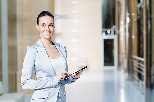 포토 JPG 해외이미지 백인 학생 디자인 여자 시계 여행 비즈니스 통신 노동자 실내 한명 서기 정장 컴퓨터 터치패드 금발 사무실 알약 디지털 스크린 검은색 자료 장비 계산기 달력 비즈니스우먼 신문 이메일 전자책 무선전화기 경영자 와이파이 전자 비서 안드로이드 PDA 패드 키패드 터치스크린 해외202004 해외202105 해외포토 서양인 직업 1 헤어스타일 옷 컬러 모션 문구용품 사람 내부 간행물 전자제품 약 직장인 뉴스 전화기 로봇 리더 무선인터넷 파일형식