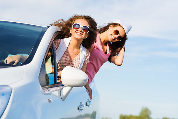 포토 JPG 해외이미지 모자 라이프스타일 손 여자 행복 도로 물결 여행 창문 교통시설 자동차 하늘 휴가 미소 사람 성인 두명 여름 파란색 여행객 운전 자유 운전사 무료 자동 해외202004 해외202105 해외포토 직업 잡화 계절 감정 길 육상교통 컬러 교통 컨셉 모션 표정 생활 신체부위 시설 파일형식