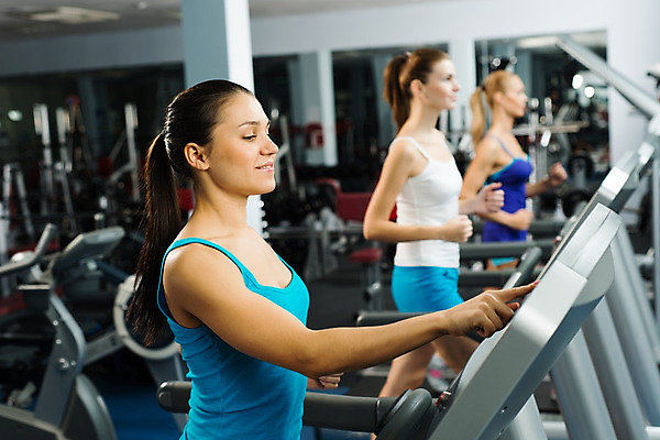 포토 JPG 해외이미지 백인 라이프스타일 여자 남자 행복 스포츠 운동화 신체 모션 실내 건강 사람 성인 건물 세명 달리기 조깅 운동 듣기 장비 기차 그룹 센터 결심 보디빌딩 연습 클럽 체육관 근육질 런닝머신 노력 해외202004 해외202105 해외포토 서양인 건축물 감정 육상교통 신발 컨셉 근육 대중교통 내부 생활 운동기구 헬스 몸매 파일형식