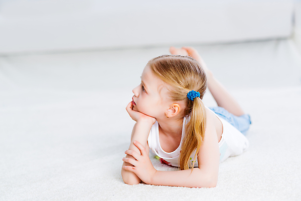 포토 JPG 해외이미지 백인 라이프스타일 여자 행복 얼굴 어린이 백그라운드 장난 휴식 바닥 주택 건강 한명 사람 앉기 부모 컬러풀 금발 쌓기 카메라 유치원 기쁨 흰색 표현 자신감 우아함 집중 거짓말 초보 해외202004 해외202105 해외포토 서양인 1 헤어스타일 교육 감정 컬러 컨셉 가족 모션 건물 생활 신체부위 전자제품 파일형식