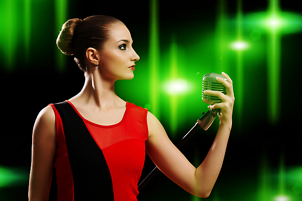 포토 JPG 해외이미지 모델 여자 별 음악 노래 갈색머리 한명 사람 이벤트 파티 유행 어둠 소리 콘서트 공연 연주자 음악가 가수 무대 표현 악단 우아함 시원함 마이크 클럽 디스코 오디오 팝 생존 효과 해외202004 해외202105 해외포토 자연요소 직업 1 헤어스타일 음향기기 컨셉 문화예술 전자제품 춤 파일형식