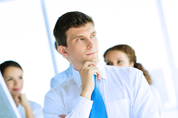 포토 JPG 해외이미지 백인 직업 1 남자 행복 백그라운드 생각 회사 비즈니스 사업가 창문 성공 관리 사람 성인 세명 사무실 꿈 흰색 비즈니스맨 자신감 집중 만족 시작 경영자 경영 배려 혼자 카피스페이스 치프 해외202004 해외202105 해외포토 서양인 감정 컬러 컨셉 공백 직장인 리더 파일형식