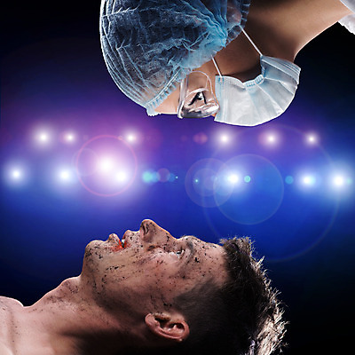 포토 JPG 해외이미지 백인 직업 여자 남자 건강 병원 안전 두명 치료 파란색 약 장비 환자 간호사 의사 긴급 대접 도움 수술 기술자 구출 상처 구조원 간호 서비스 붕대 기본 돌봄 보증 작전 지원 해외202004 해외202105 해외포토 서양인 컬러 컨셉 의학 모션 사람 의료진 빚 파일형식