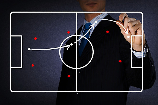 포토 JPG 해외이미지 모델 손 교육 스포츠 운동화 컨셉 밭 비즈니스 공 놀이 성공 수업 설계 화살 아이디어 한명 사람 축구 칠판 경쟁 게임 흰색 가르침 계획 공격 스케치 심볼 분석 그림 경영자 전략 점수 골 조언 플레이어 해외202004 해외202105 해외포토 1 컬러 신발 농업 모션 미술 신체부위 구기 리더 파일형식