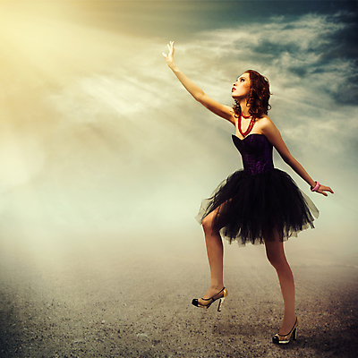 포토 JPG 해외이미지 백인 드레스 옷 여자 포즈 나비 백그라운드 컨셉 신체 모션 추상 갈색머리 건강 미술 한명 성인 유행 점프 댄서 에너지 자유 표현 춤 화려 우아함 불기 천 가득함 깃털 역동적 공상 에어로빅 모음 마법 길이 화상 해외202004 해외202105 해외포토 서양인 직업 1 헤어스타일 곤충 무늬 문화예술 사람 운동 직물 상처 파일형식