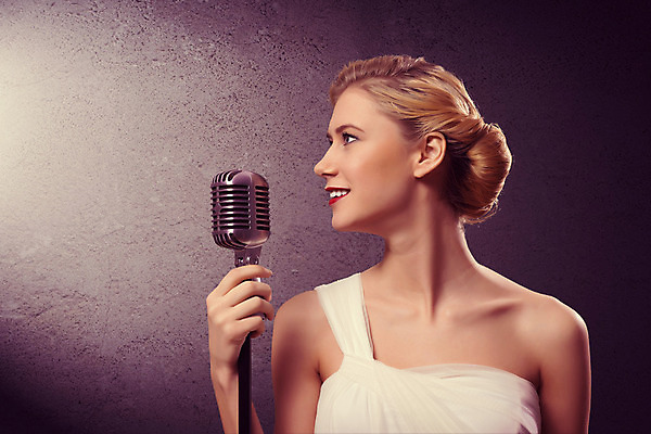 포토 JPG 해외이미지 모델 여자 별 음악 노래 갈색머리 한명 사람 이벤트 파티 유행 어둠 소리 콘서트 공연 연주자 음악가 가수 무대 표현 악단 우아함 시원함 마이크 클럽 디스코 오디오 팝 생존 효과 해외202004 해외202105 해외포토 자연요소 직업 1 헤어스타일 음향기기 컨셉 문화예술 전자제품 춤 파일형식