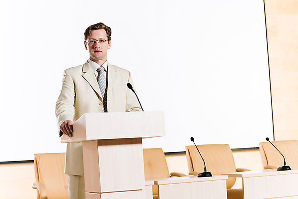 포토 JPG 해외이미지 백인 직업 남자 비즈니스 사업가 통신 성공 회의 그래프 갈색머리 한명 소년 성인 사무실 자료 정보 업무 비즈니스맨 홀 발표 대표 마이크 리더 상업 경영 마케팅 세미나 지휘대 해외202004 해외202105 해외포토 서양인 1 헤어스타일 어린이 음향기기 컨셉 사람 공간 작업 직장인 파일형식