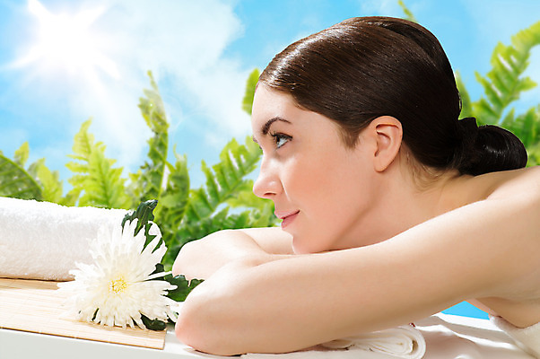 포토 JPG 해외이미지 백인 라이프스타일 손 여자 꽃 감정 얼굴 백그라운드 신체 자연 건강 한명 성인 빛 쌓기 스파 화목 목욕 화장품 신선 씻기 소프트포커스 누드 피부 크림 순수 피부관리 보케 아로마 내추럴 돌봄 블러 치유 해외202004 해외202105 해외포토 서양인 식물 1 컨셉 모션 촬영기법 사람 생활 신체부위 뷰티 청결 생태계 파일형식