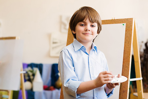 포토 JPG 해외이미지 백인 교육 행복 어린이 교실 학교 가족 수업 실내 창조 미술 한명 소년 취미 내부 학습 강사 교사 페인트 유치원 놀이방 육아 잡기 붓 그리기 그룹 클럽 그림 예술가 페인트붓 화가 개발 돌봄 초보 헬프 해외202004 해외202105 해외포토 서양인 직업 1 남자 감정 관계 모션 문화예술 사람 도움 파일형식