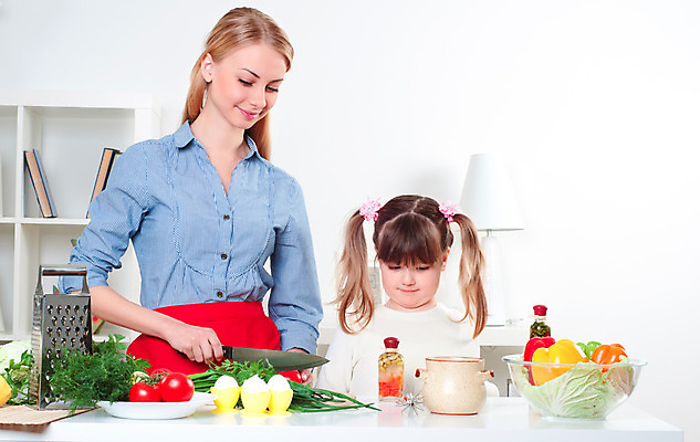 포토 JPG 해외이미지 백인 라이프스타일 여자 딸 행복 어린이 음식 2 다이어트 토마토 가족 엄마 주택 함께함 건강 사랑 요리 한명 사람 내부 초록색 부모 케이크 주방 식사 기쁨 샐러드 신선 먹기 준비 점심식사 돌봄 해외202004 해외202105 해외포토 서양인 1 감정 컬러 컨셉 채소 관계 모션 디저트 건물 생활 파일형식
