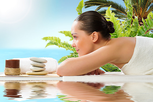 포토 JPG 해외이미지 백인 라이프스타일 손 여자 꽃 감정 얼굴 백그라운드 신체 자연 건강 한명 성인 빛 쌓기 스파 화목 목욕 화장품 신선 씻기 소프트포커스 누드 피부 크림 순수 피부관리 보케 아로마 내추럴 돌봄 블러 치유 해외202004 해외202105 해외포토 서양인 식물 1 컨셉 모션 촬영기법 사람 생활 신체부위 뷰티 청결 생태계 파일형식