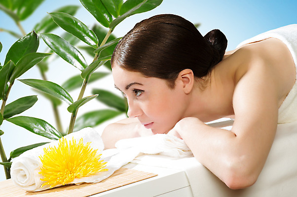 포토 JPG 해외이미지 백인 라이프스타일 손 여자 꽃 감정 얼굴 백그라운드 신체 자연 건강 한명 성인 빛 쌓기 스파 화목 목욕 화장품 신선 씻기 소프트포커스 누드 피부 크림 순수 피부관리 보케 아로마 내추럴 돌봄 블러 치유 해외202004 해외202105 해외포토 서양인 식물 1 컨셉 모션 촬영기법 사람 생활 신체부위 뷰티 청결 생태계 파일형식