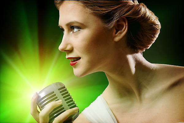 포토 JPG 해외이미지 모델 여자 별 음악 노래 갈색머리 한명 사람 이벤트 파티 유행 어둠 소리 콘서트 공연 연주자 음악가 가수 무대 표현 악단 우아함 시원함 마이크 클럽 디스코 오디오 팝 생존 효과 해외202004 해외202105 해외포토 자연요소 직업 1 헤어스타일 음향기기 컨셉 문화예술 전자제품 춤 파일형식