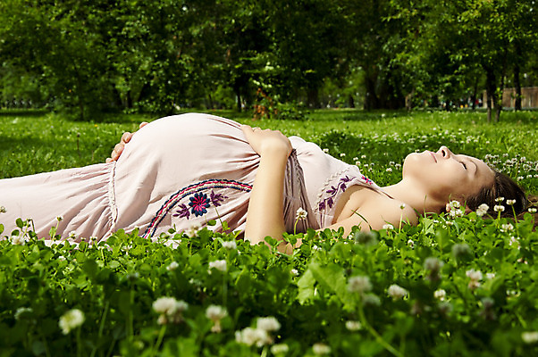 포토 JPG 해외이미지 나무 백인 라이프스타일 공원 여자 요가 자연 엄마 휴식 새로움 갈색머리 건강 사랑 한명 미소 사람 앉기 성인 야외 초록색 여름 부모 운동 임산부 임신 기쁨 흰색 숲 예측 긍정 돌봄 복부 해외202004 해외202105 해외포토 서양인 식물 1 헤어스타일 웰빙 계절 공공시설 감정 컬러 컨셉 가족 모션 표정 생활 신체부위 생태계 파일형식