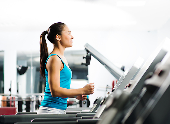 포토 JPG 해외이미지 모양 백인 라이프스타일 여자 행복 음악 스포츠 신체 모션 실내 건강 한명 성인 달리기 조깅 운동 기계 기쁨 연습 클럽 체육관 런닝머신 달리기선수 돌봄 분실 힘찬 해외202004 해외202105 해외포토 서양인 1 감정 컨셉 문화예술 사람 내부 생활 운동기구 육상선수 파일형식