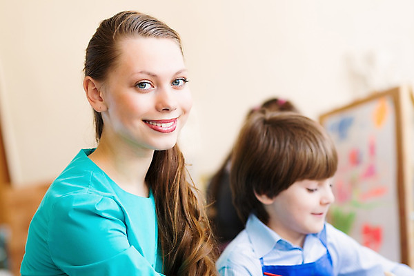 포토 JPG 해외이미지 백인 교육 행복 어린이 교실 학교 가족 수업 실내 창조 미술 소년 취미 내부 두명 학습 강사 교사 페인트 유치원 놀이방 육아 잡기 붓 그리기 그룹 클럽 그림 예술가 페인트붓 화가 개발 돌봄 초보 헬프 해외202004 해외202105 해외포토 서양인 직업 남자 감정 관계 모션 문화예술 사람 도움 파일형식
