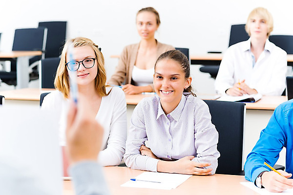 포토 JPG 해외이미지 백인 학생 라이프스타일 응시 여자 교육 남자 행복 교실 학교 협력 사람 소년 여러명 성인 친구 학습 스터디 공책 기쁨 시험 그룹 대학교 온라인 세미나 견습생 해외202004 해외202105 해외포토 서양인 시선 감정 어린이 다수 관계 문구용품 생활 파일형식