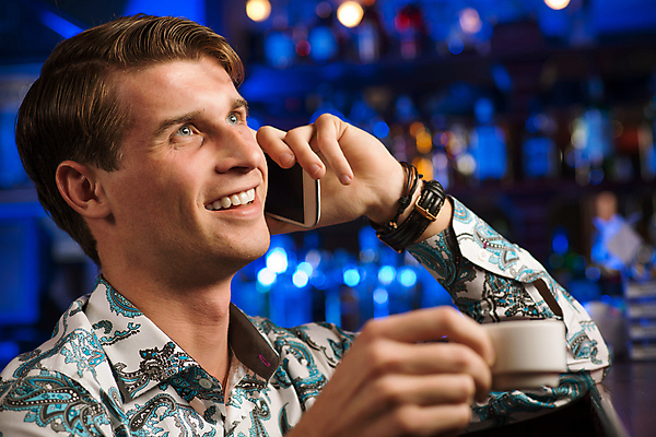 포토 JPG 해외이미지 백인 모델 직업 1 라이프스타일 응시 교육 남자 커피 음료 비즈니스 통신 세포 대화 한명 사람 앉기 성인 컵 유행 상점 식당 검은색 카페 머그컵 마시기 도시 바 비즈니스맨 계산대 내추럴 단절 스타일 해외202004 해외202105 해외포토 서양인 식기 시선 컬러 모션 말하기 생활 직장인 파일형식