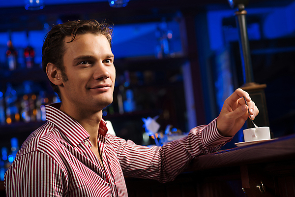 포토 JPG 해외이미지 백인 모델 직업 1 라이프스타일 응시 교육 남자 커피 음료 비즈니스 통신 탁자 한명 사람 앉기 성인 컵 유행 상점 식당 검은색 카페 머그컵 마시기 도시 바 비즈니스맨 계산대 내추럴 단절 스타일 해외202004 해외202105 해외포토 서양인 식기 시선 컬러 가구 모션 생활 직장인 파일형식