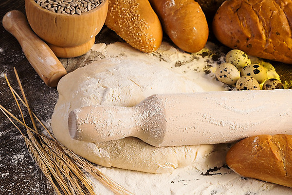 포토 JPG 해외이미지 빵 실내 사람없음 밀 반죽 밀가루 제빵 메추리알 반죽밀대 해외202004 해외202105 해외포토 음식 곡류 내부 제과제빵 알 가루 밀대 파일형식