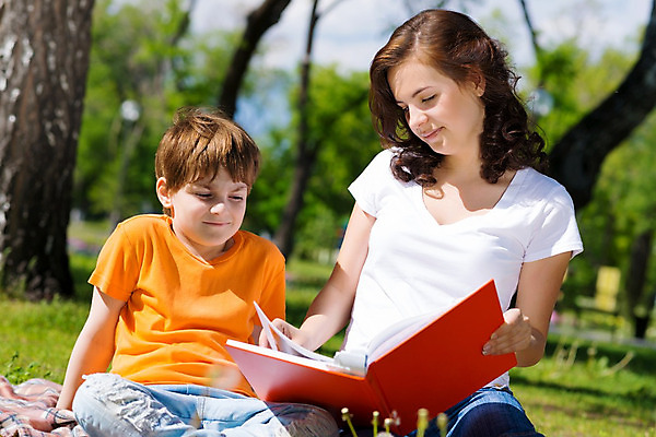 포토 JPG 해외이미지 백인 라이프스타일 응시 공원 여자 교육 행복 아들 얼굴 어린이 백그라운드 2 가족 자연 놀이 함께함 건강 사랑 미소 사람 소년 야외 두명 책 초록색 여름 스터디 부모 기쁨 아기 잡기 그리기 해외202004 해외202105 해외포토 서양인 시선 계절 공공시설 남자 감정 컬러 컨셉 관계 모션 표정 생활 신체부위 학습 생태계 파일형식