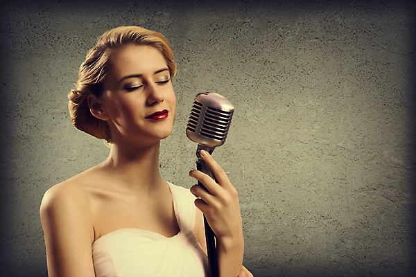 포토 JPG 해외이미지 모델 여자 별 음악 노래 갈색머리 한명 사람 이벤트 파티 유행 어둠 소리 콘서트 공연 연주자 음악가 가수 무대 표현 악단 우아함 시원함 마이크 클럽 디스코 오디오 팝 생존 효과 해외202004 해외202105 해외포토 자연요소 직업 1 헤어스타일 음향기기 컨셉 문화예술 전자제품 춤 파일형식