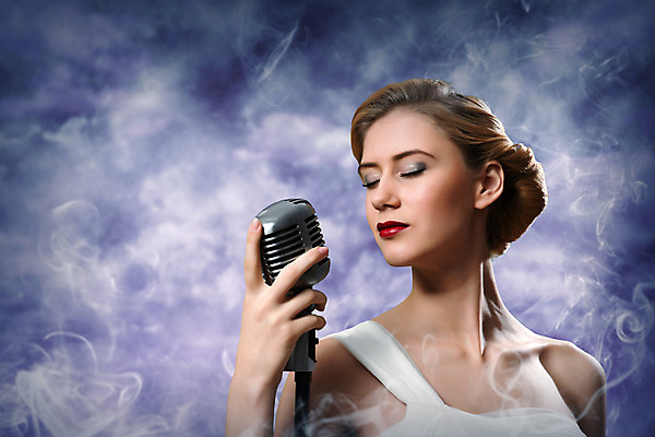 포토 JPG 해외이미지 백인 구름 헤어스타일 손 드레스 여자 별 음악 노래 전등 한명 사람 성인 파란색 컬러풀 금발 유행 콘서트 공연 연주자 음악가 가수 무대 광선 흰색 잡기 우아함 연기 마이크 입술 클럽 오디오 빛망울 노래방 뮤지컬 팝 생존 해외202004 해외202105 해외포토 자연요소 서양인 직업 1 옷 컬러 음향기기 컨셉 모션 문화예술 조명 이벤트 신체부위 전자제품 빛 파일형식