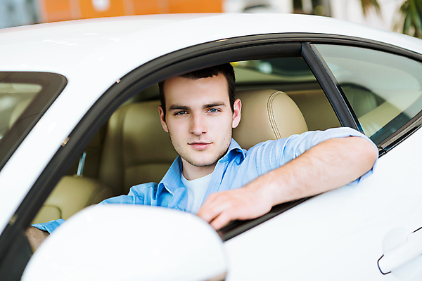 포토 JPG 해외이미지 백인 1 라이프스타일 응시 남자 행복 도로 여행 컨셉 의자 창문 교통시설 자동차 새로움 실내 한명 미소 사람 앉기 성인 야외 금속 검은색 운전 운전사 구매 큼 속도 자동 해외202004 해외202105 해외포토 서양인 직업 시선 감정 길 육상교통 컬러 가구 교통 모션 재질 표정 내부 생활 쇼핑 크기 시설 파일형식