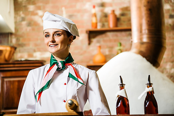 포토 JPG 해외이미지 직업 행복 음식 빵 백그라운드 유니폼 비즈니스 호텔 노동자 건강 요리 한명 사람 성인 주방 요식업 식당 요리사 저녁식사 가전제품 흰색 업무 시원함 굽기 먹기 직원 서비스 준비 바쁨 레시피 점심식사 끓이기 제빵사 치프 해외202004 해외202105 해외포토 1 옷 감정 산업 컬러 모션 숙소 상점 식사 작업 구이 파일형식