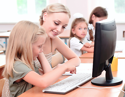 포토 JPG 해외이미지 백인 1 학생 손 외관 응시 옷 여자 교육 행복 얼굴 어린이 백그라운드 운동화 교실 새로움 사람 여러명 성인 책 검은색 교사 칠판 신선 수학 닫기 질문 답변 대답 주목 해외202004 해외202105 해외포토 서양인 직업 시선 감정 컬러 다수 신발 컨셉 교과목 학교 모션 신체부위 파일형식