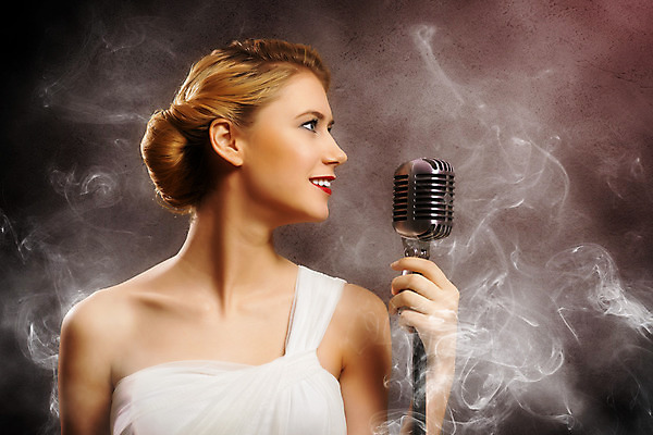 포토 JPG 해외이미지 백인 구름 헤어스타일 손 드레스 여자 별 음악 노래 전등 한명 사람 성인 파란색 컬러풀 금발 유행 콘서트 공연 연주자 음악가 가수 무대 광선 흰색 잡기 우아함 연기 마이크 입술 클럽 오디오 빛망울 노래방 뮤지컬 팝 생존 해외202004 해외202105 해외포토 자연요소 서양인 직업 1 옷 컬러 음향기기 컨셉 모션 문화예술 조명 이벤트 신체부위 전자제품 빛 파일형식