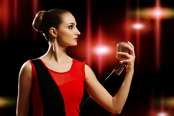 포토 JPG 해외이미지 모델 여자 별 음악 노래 갈색머리 한명 사람 이벤트 파티 유행 어둠 소리 콘서트 공연 연주자 음악가 가수 무대 표현 악단 우아함 시원함 마이크 클럽 디스코 오디오 팝 생존 효과 해외202004 해외202105 해외포토 자연요소 직업 1 헤어스타일 음향기기 컨셉 문화예술 전자제품 춤 파일형식