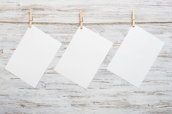 포토 JPG 해외이미지 전통 디자인 종이 밧줄 줄 벽 텍스트 3 사람없음 목재 장식 쪽지 공백 흰색 축하 신용카드 메시지 널 빨랫줄 클립 반죽 초대 페이지 시트 판지 삽입 양피지 옛날 해외202004 해외202105 해외포토 나무 컬러 컨셉 재료 금융 파일형식