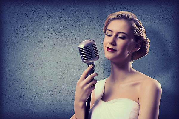 포토 JPG 해외이미지 모델 여자 별 음악 노래 갈색머리 한명 사람 이벤트 파티 유행 어둠 소리 콘서트 공연 연주자 음악가 가수 무대 표현 악단 우아함 시원함 마이크 클럽 디스코 오디오 팝 생존 효과 해외202004 해외202105 해외포토 자연요소 직업 1 헤어스타일 음향기기 컨셉 문화예술 전자제품 춤 파일형식