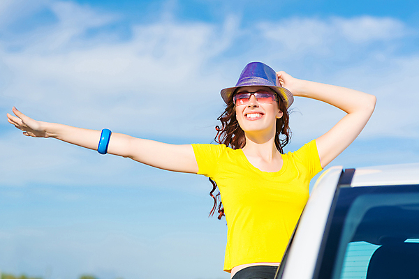 포토 JPG 해외이미지 라이프스타일 손 여자 행복 도로 물결 여행 창문 교통시설 자동차 하늘 휴가 한명 사람 성인 파란색 여행객 운전 자유 운전사 무료 자동 해외202004 해외202105 해외포토 직업 1 감정 길 육상교통 컬러 교통 컨셉 모션 생활 신체부위 시설 파일형식
