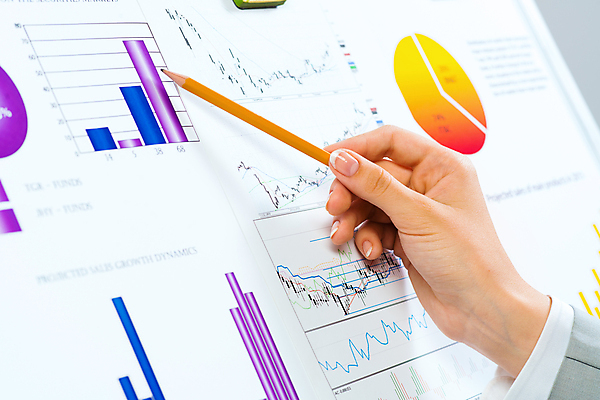 포토 JPG 해외이미지 직업 라이프스타일 손 여자 남자 종이 회사 비즈니스 사업가 손가락 그래프 협력 설명 사람 사람없음 금융 경제 사무실 디지털 자료 정보 가리킴 결과 보고서 상담 경영자 문서 바쁨 보여주기 고용 리뷰 마케팅 세미나 업그레이드 정중 경제학 콜라보레이션 해외202004 해외202105 해외포토 교육 컨셉 모션 손짓 생활 신체부위 구직 리더 채용 파일형식