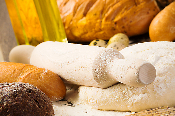 포토 JPG 해외이미지 빵 실내 사람없음 올리브오일 반죽 밀가루 제빵 반죽밀대 해외202004 해외202105 해외포토 음식 내부 제과제빵 기름_음식 가루 밀대 파일형식