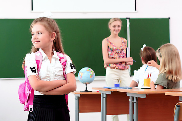 포토 JPG 해외이미지 백인 1 학생 손 외관 응시 옷 여자 교육 행복 얼굴 어린이 백그라운드 운동화 교실 새로움 사람 여러명 성인 책 검은색 교사 칠판 신선 수학 닫기 질문 답변 대답 주목 해외202004 해외202105 해외포토 서양인 직업 시선 감정 컬러 다수 신발 컨셉 교과목 학교 모션 신체부위 파일형식