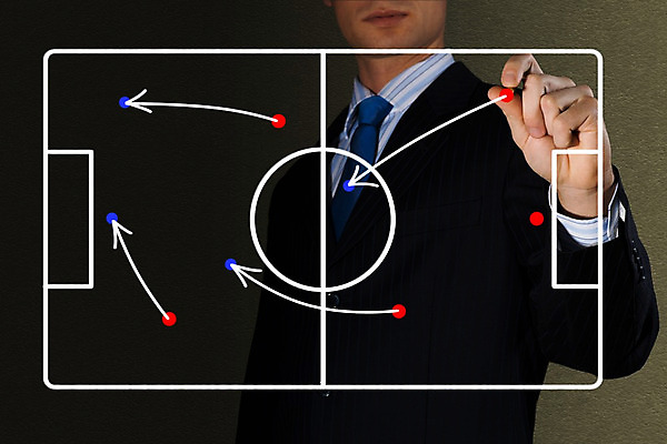 포토 JPG 해외이미지 모델 손 교육 스포츠 운동화 컨셉 밭 비즈니스 공 놀이 성공 수업 설계 화살 아이디어 한명 사람 축구 칠판 경쟁 게임 흰색 가르침 계획 공격 스케치 심볼 분석 그림 경영자 전략 점수 골 조언 플레이어 해외202004 해외202105 해외포토 1 컬러 신발 농업 모션 미술 신체부위 구기 리더 파일형식
