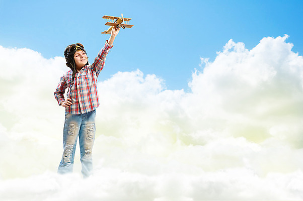 포토 JPG 해외이미지 백인 구름 모자 손 응시 남자 행복 안경 얼굴 어린이 여행 날개 상상 놀이 하늘 비행기 한명 미소 소년 파란색 장난감 꿈 잡기 용기 헬멧 파일럿 항공 공상 대패 사방 염원 해외202004 해외202105 해외포토 자연요소 서양인 직업 1 그릇 시선 잡화 감정 컬러 항공교통 모션 대중교통 표정 사람 신체부위 보호장비 파일형식