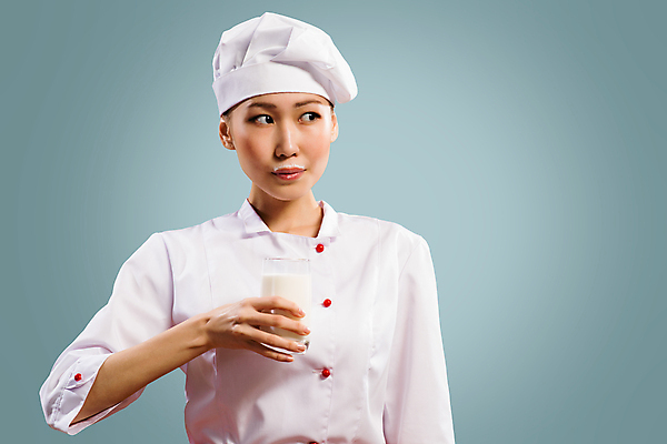 포토 JPG 해외이미지 1 여자 행복 감정 얼굴 음료 어린이 음식 백그라운드 유리 갈색머리 건강 한명 사람 성인 놀람 우유 마시기 흰색 표현 닫기 아침식사 상품 자르기 먹기 콧수염 묘사 사춘기 칼슘 해외202004 해외202105 해외포토 헤어스타일 컬러 모션 재질 유제품 수염 표정 신체부위 식사 파일형식